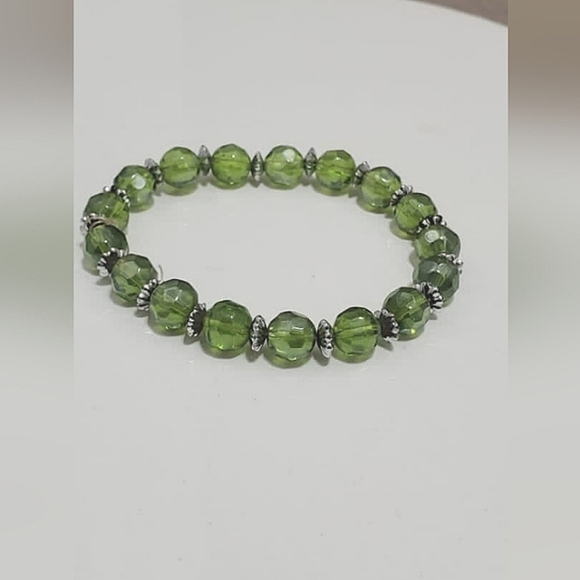 A Funky Chunky Green Stretch Bead Bracelet. 🌴 - Picture 4 of 7